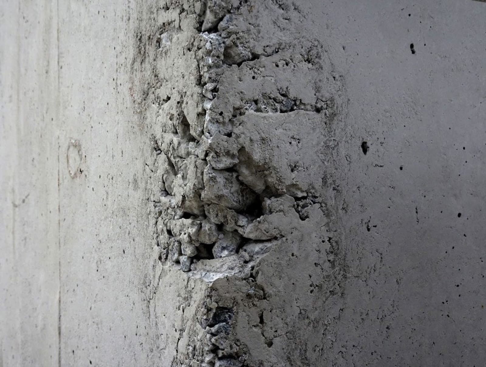 Close-up of honeycombing in concrete