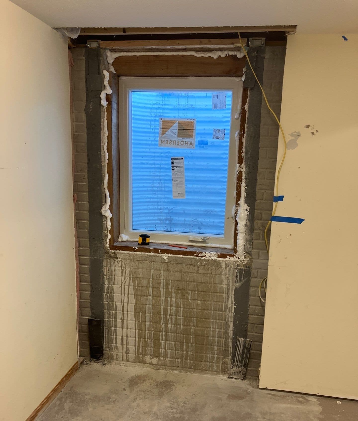 Early warning signs of wet basement walls on a Midwest home