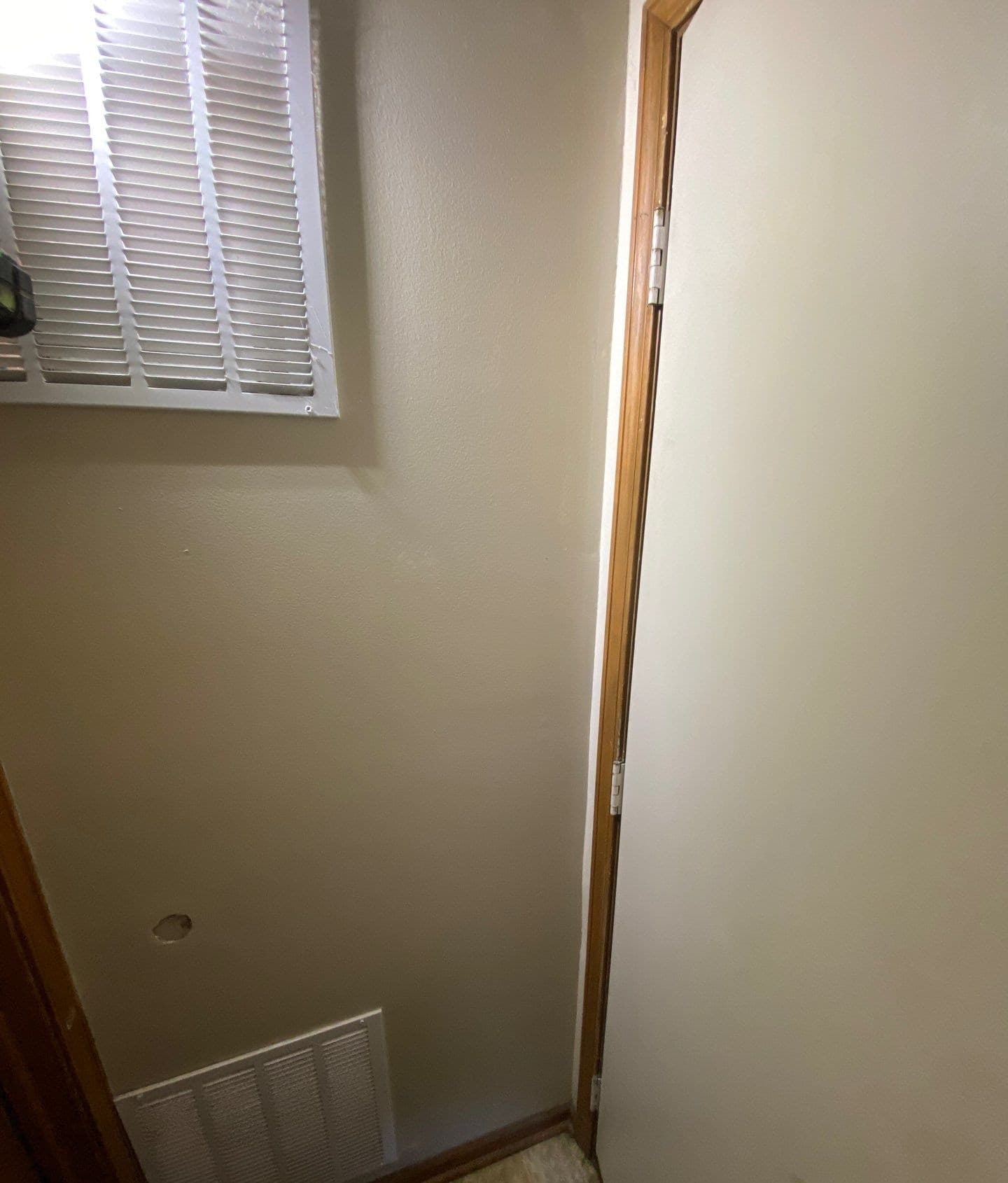 Early warning signs of condensation on hvac ducts on a Midwest home