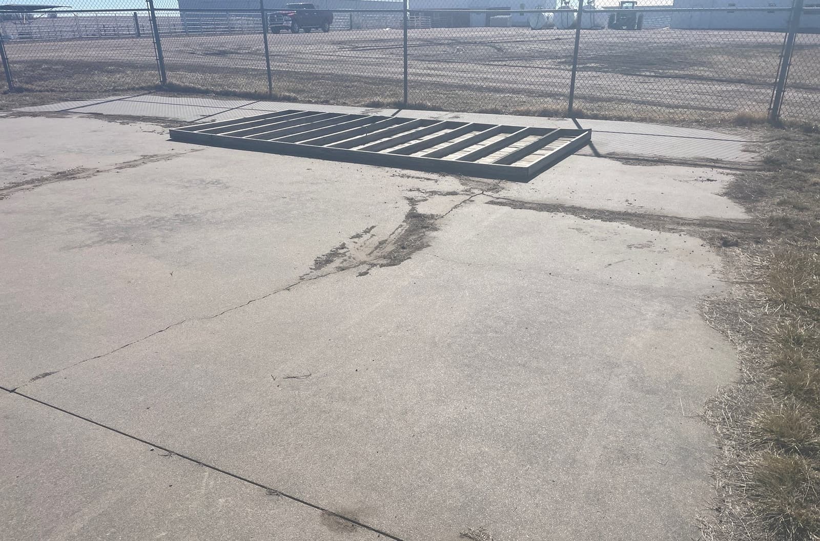 Early warning signs of commercial slab settlement on a Midwest home