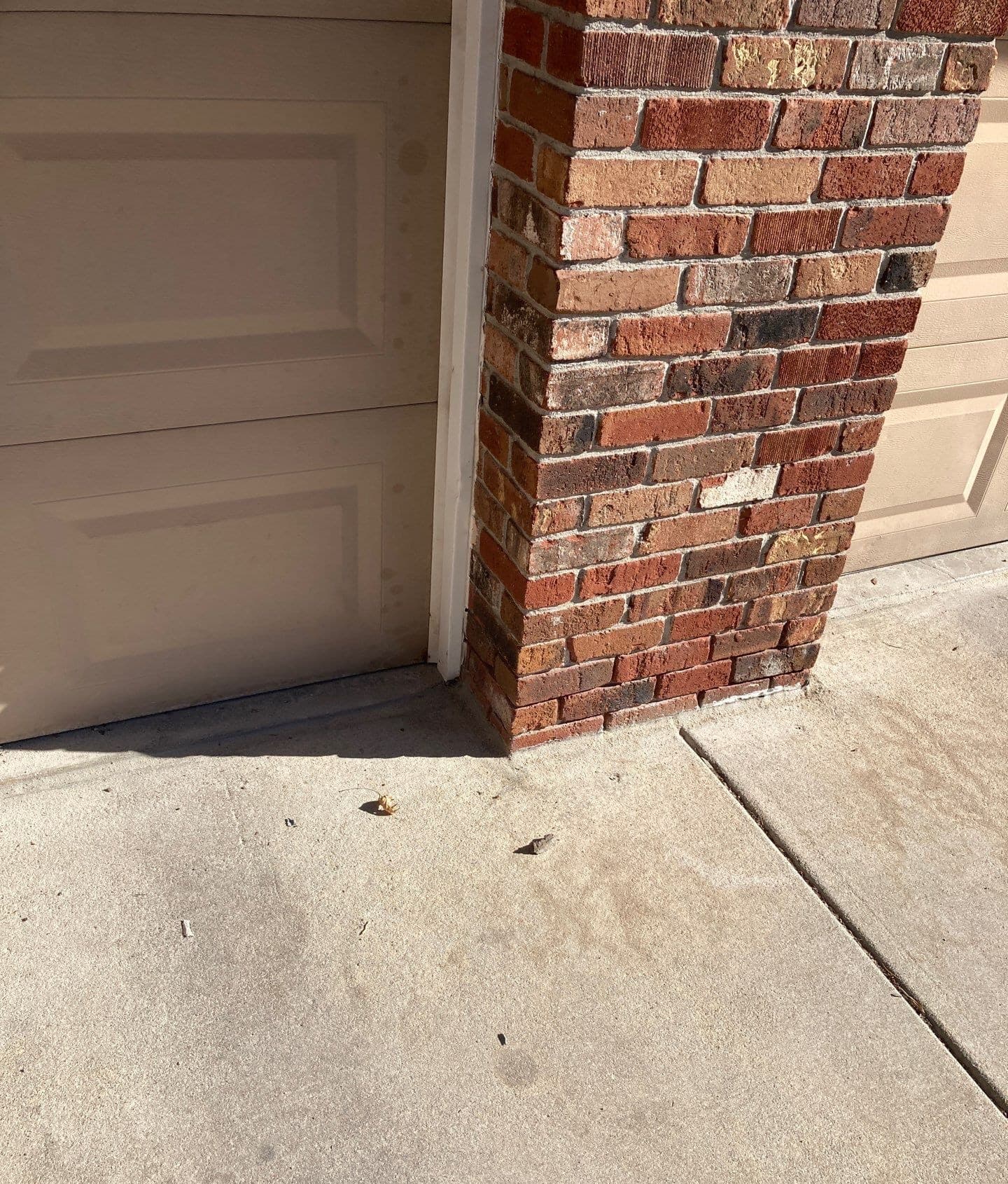 Early warning signs of sagging lintel above garage door on a Midwest home
