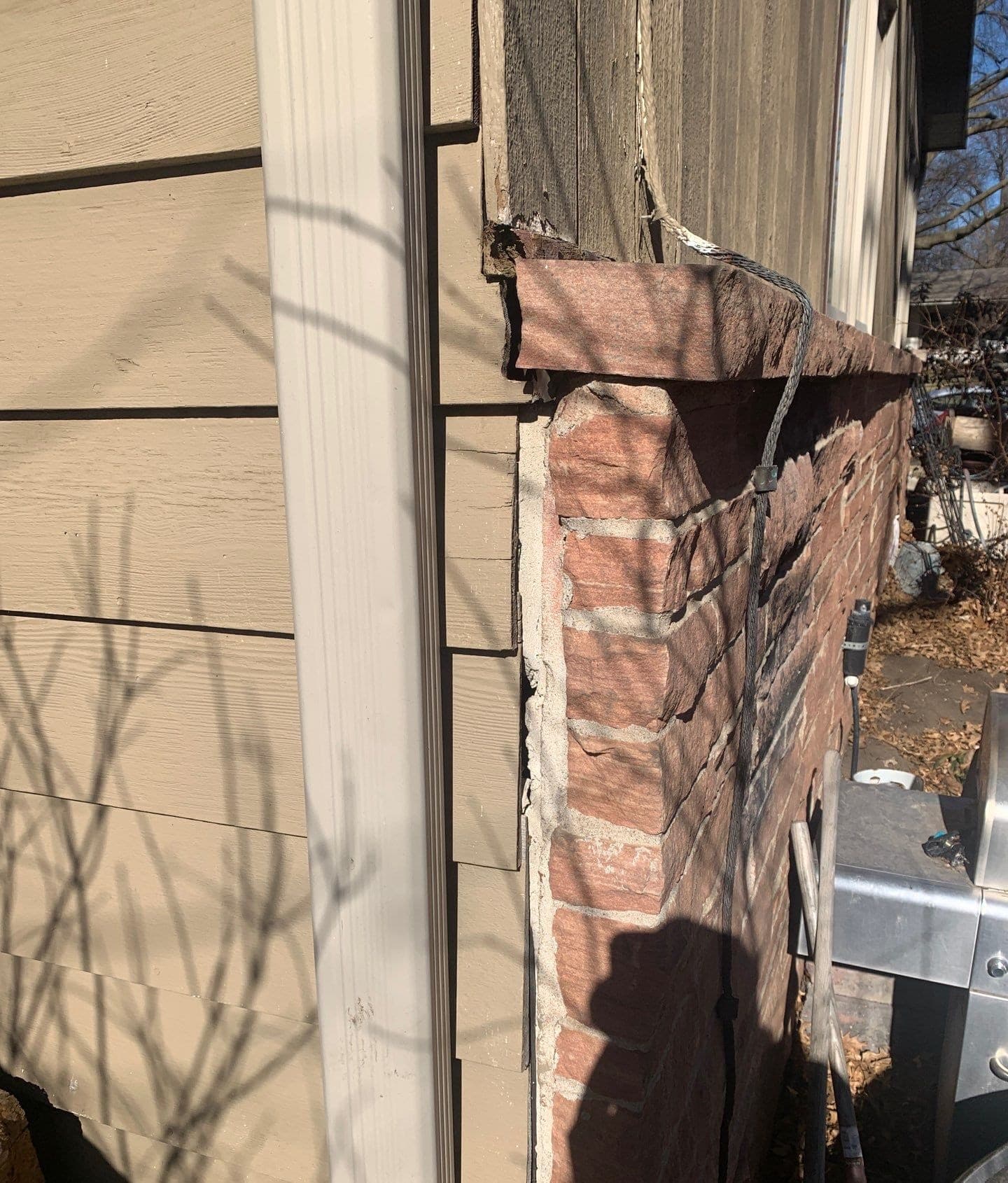 Early warning signs of leaning chimneys on a Midwest home