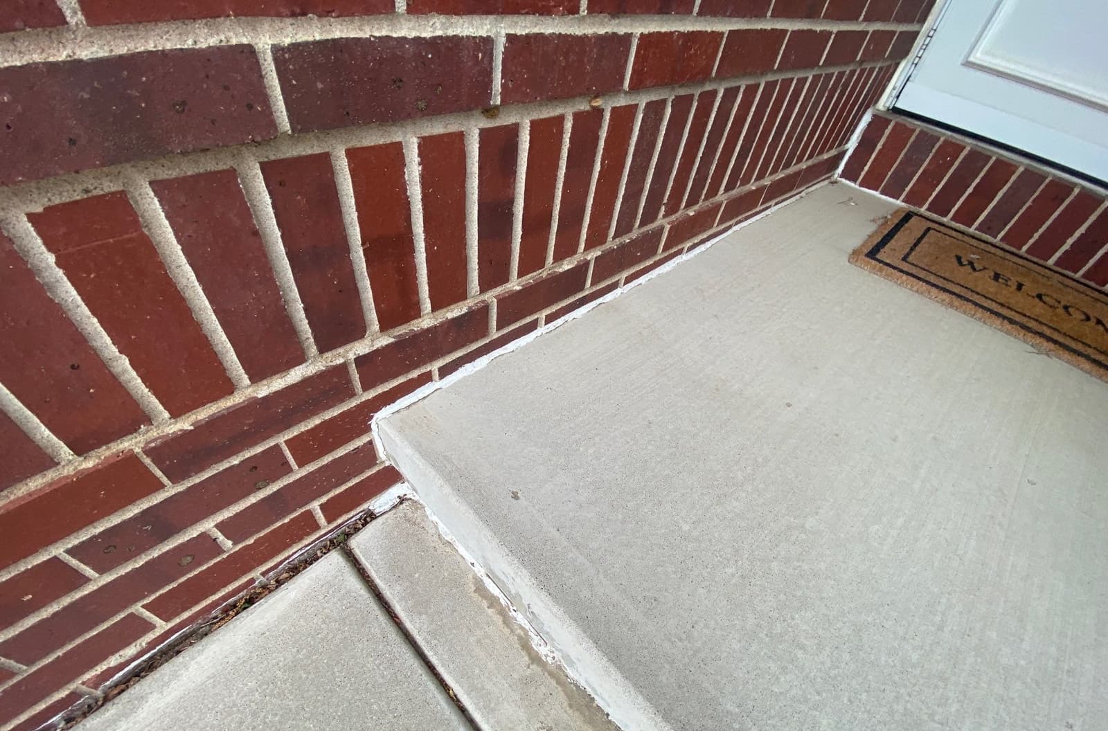 Early warning signs of gaps between concrete slabs and walls on a Midwest home