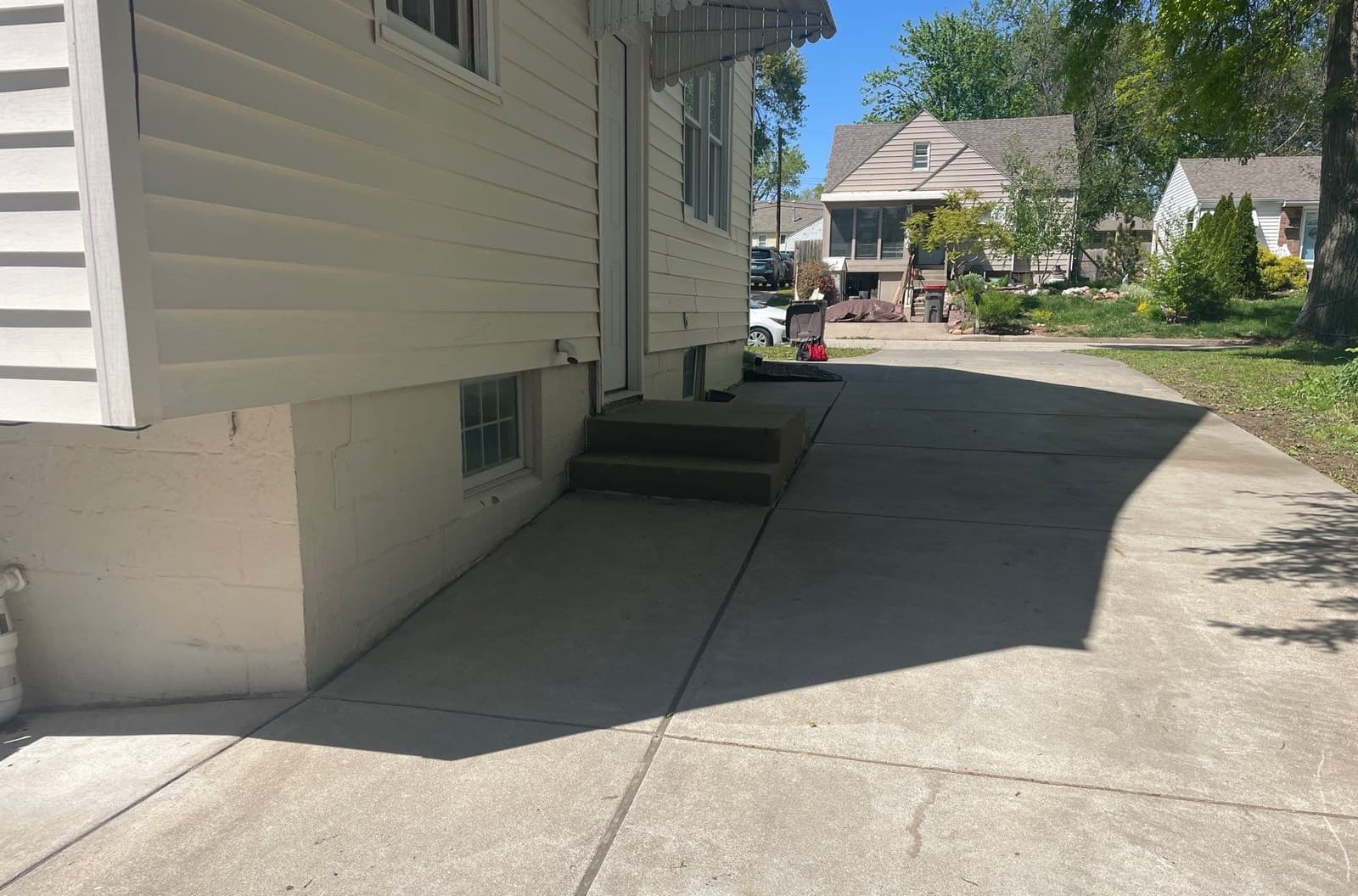 Underlying cause of cracked driveway in Midwest homes