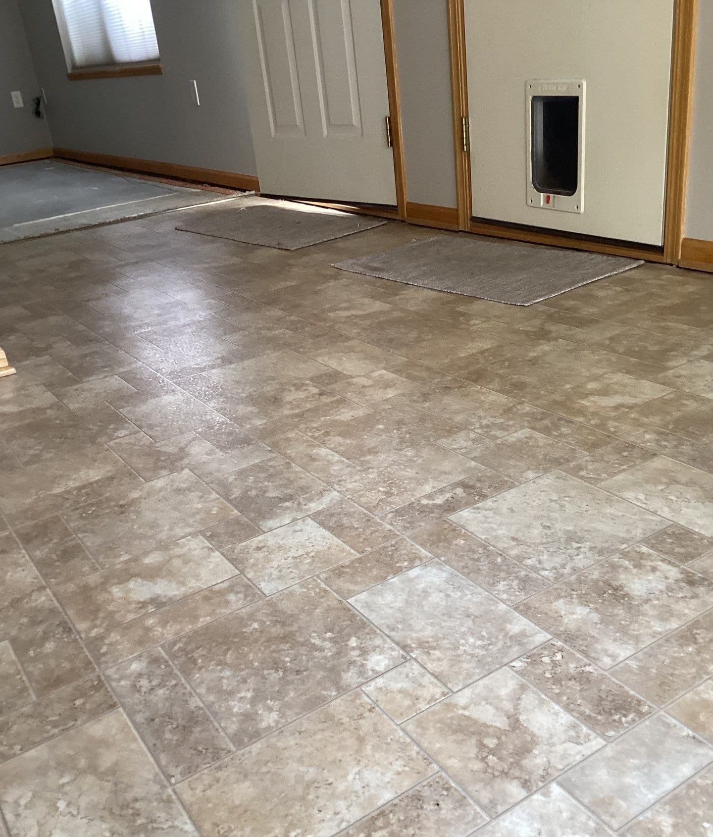 Early warning signs of uneven floors on a Midwest home