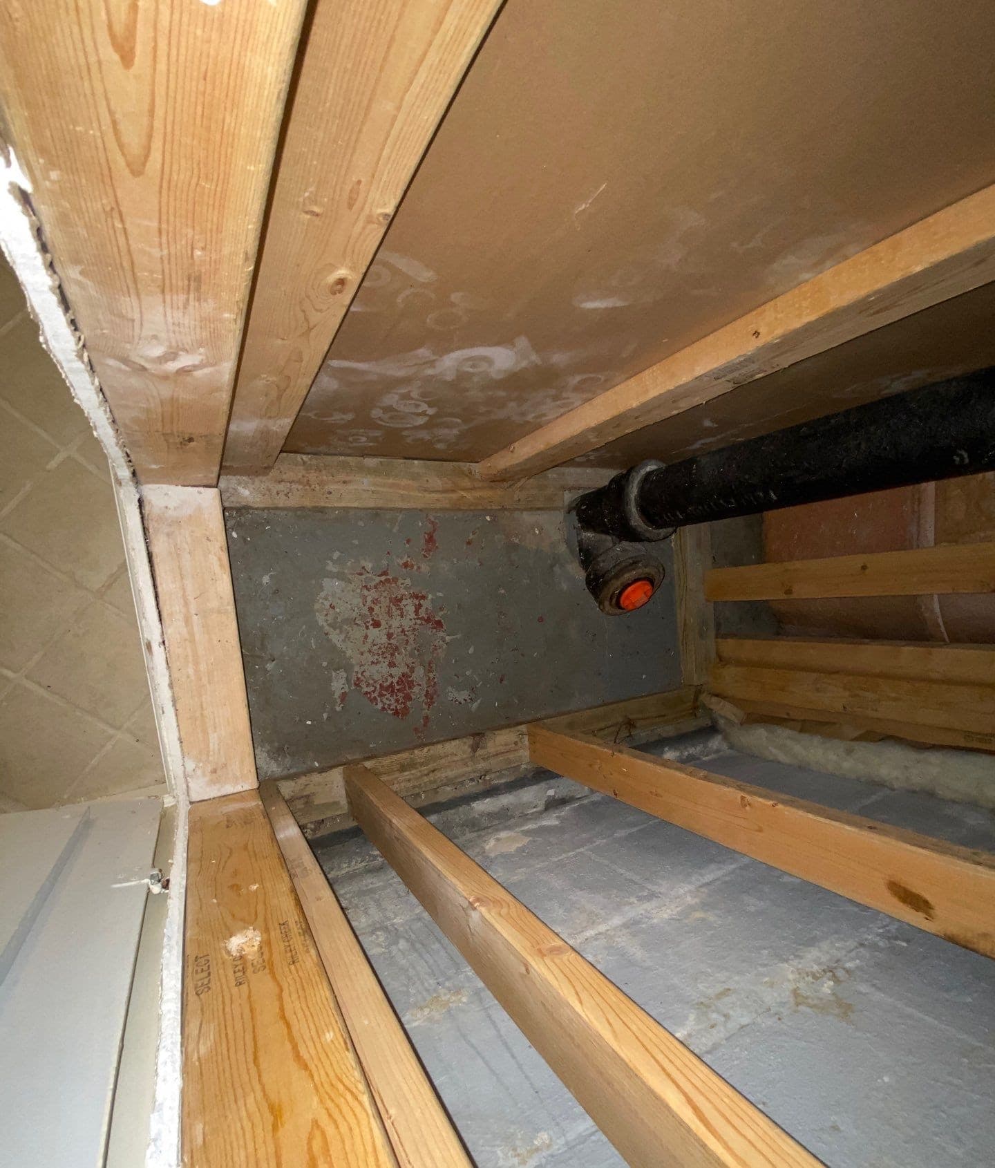 Early warning signs of moisture in crawl space on a Midwest home