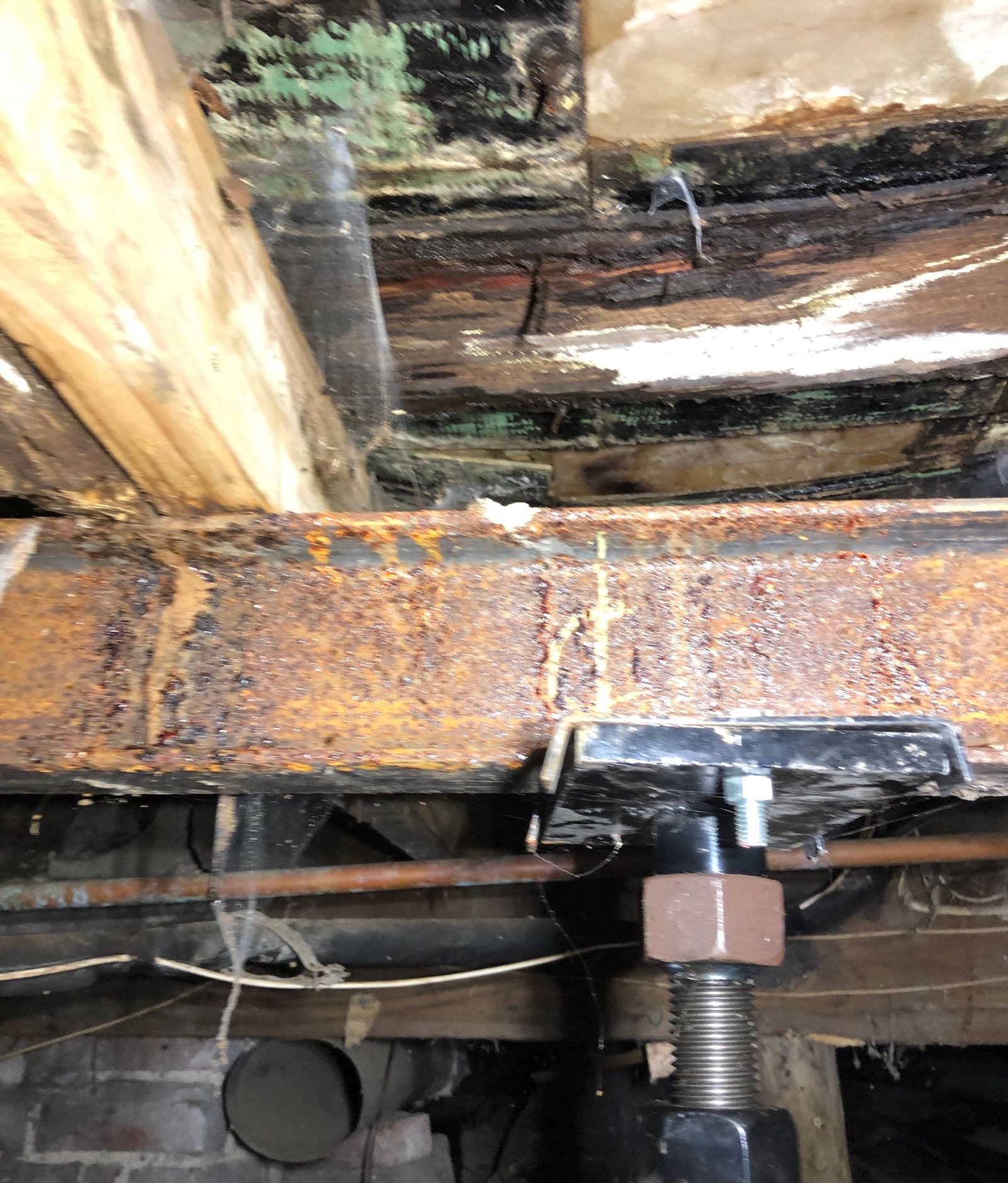 Epp Foundation Repair installing an adjustable smart jack for crawl space structural repair and beam support in Lincoln, NE.
