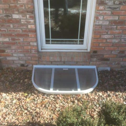 Thermal hinge cover installed